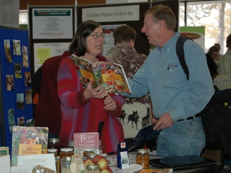 Louise Livingstone, from the Hastings Stewardship Council, shows George Offshack the new Harvest Hastings publication.